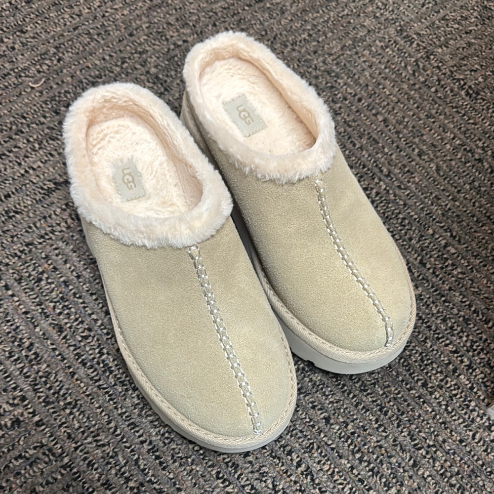 UGG Women's New Heights Cozy Clog